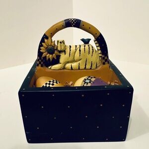 Williraye Studio Wooden Box with Cat and Eggs WW2749  1999 Coyne's and Company